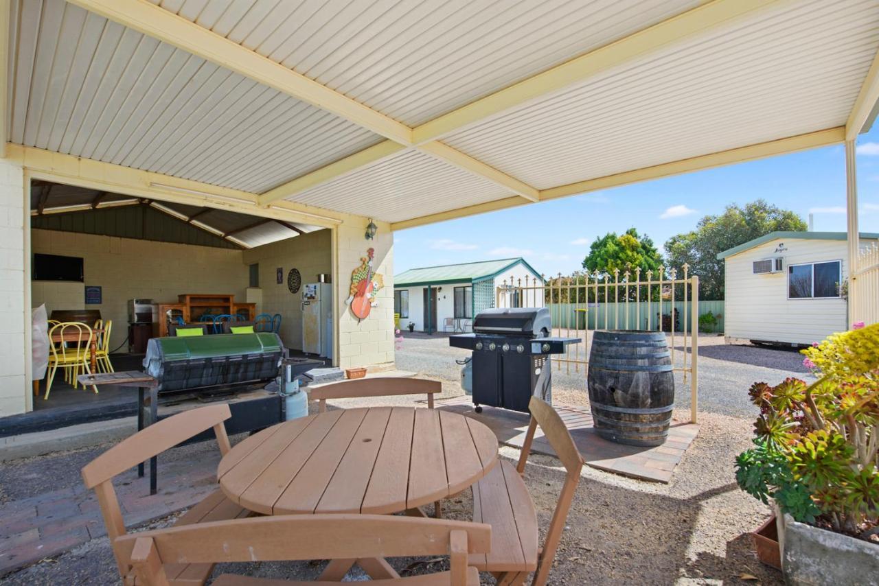 Moonta Bay Accommodation Port Moonta Esterno foto