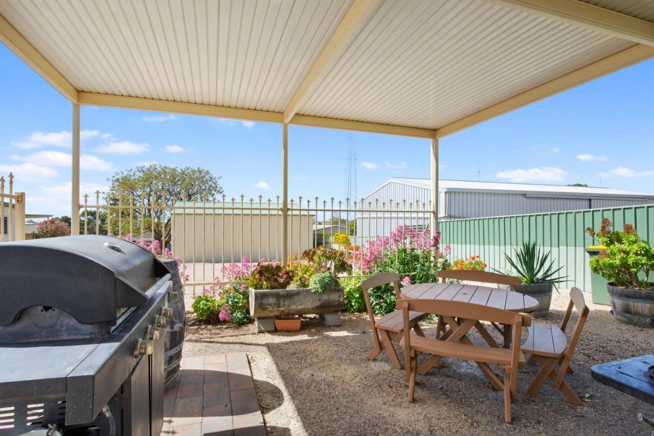 Moonta Bay Accommodation Port Moonta Esterno foto